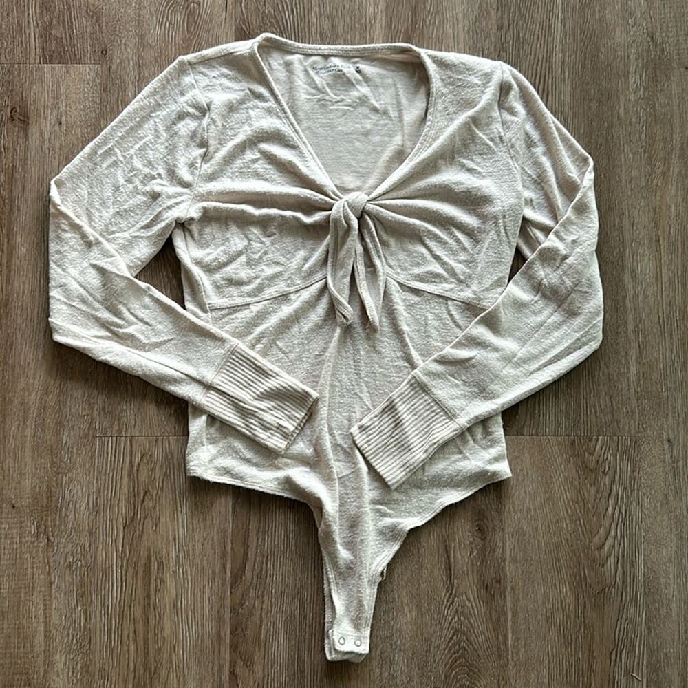 Abercrombie & Fitch Cream Soft Cozy Tie‎ Front Long Sleeve Bodysuit Size Medium
